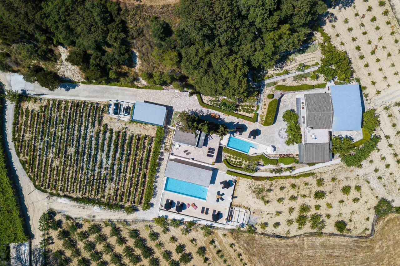 Villa Mantilari Wine Estate 7 Apartments 2 Private Pools 1 Heated Tennis Court Fitness Center Archanes Eksteriør bilde