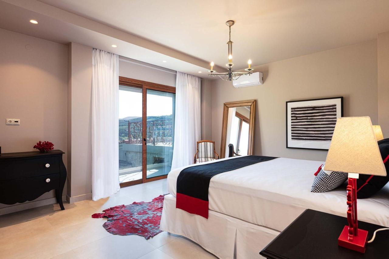 Villa Mantilari Wine Estate 7 Apartments 2 Private Pools 1 Heated Tennis Court Fitness Center Archanes Eksteriør bilde