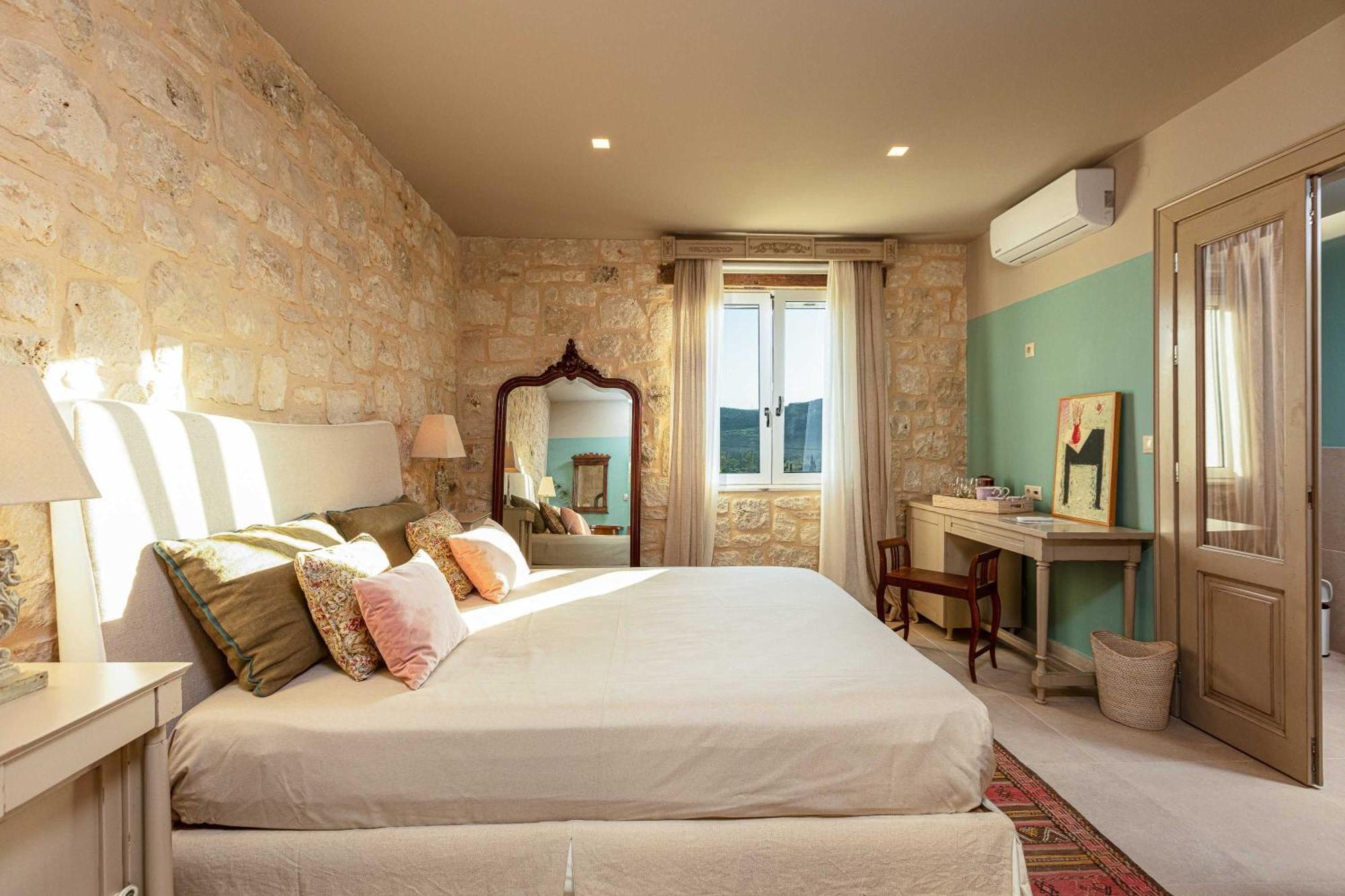 Villa Mantilari Wine Estate 7 Apartments 2 Private Pools 1 Heated Tennis Court Fitness Center Archanes Rom bilde
